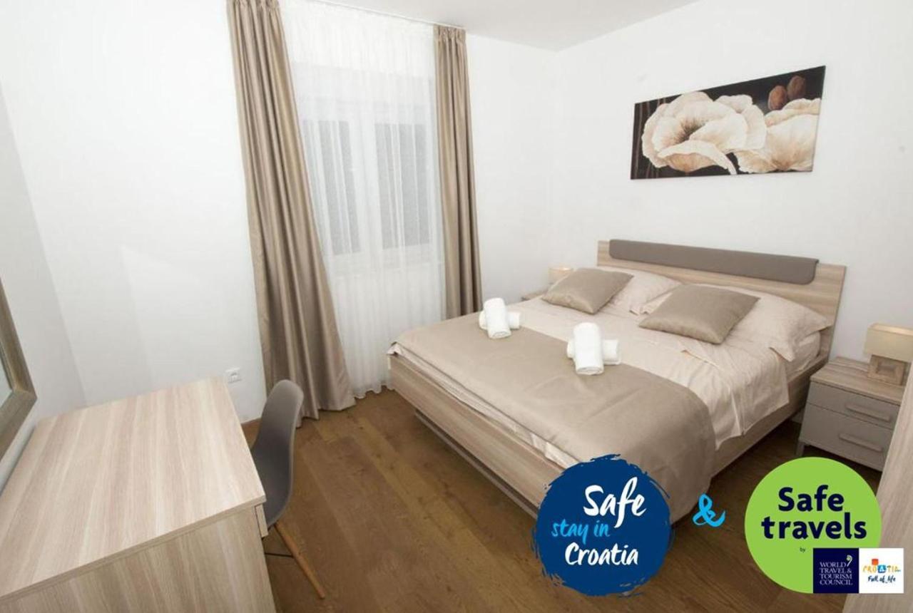 Lct Apartment Laura Omiš Exteriör bild
