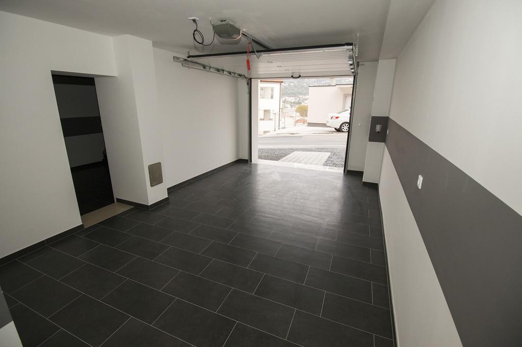 Lct Apartment Laura Omiš Exteriör bild