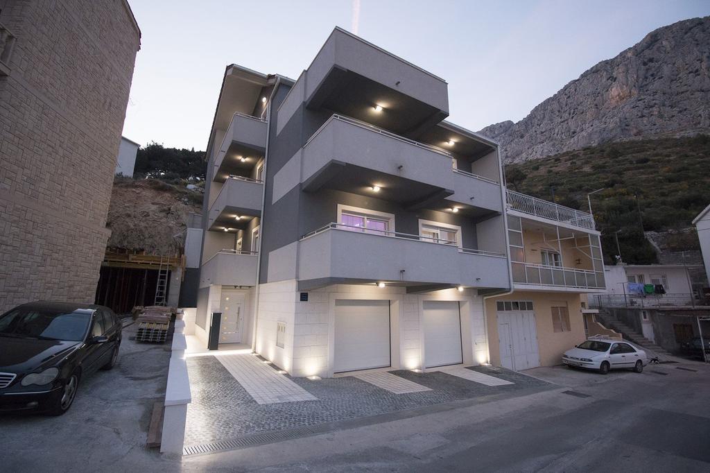 Lct Apartment Laura Omiš Exteriör bild