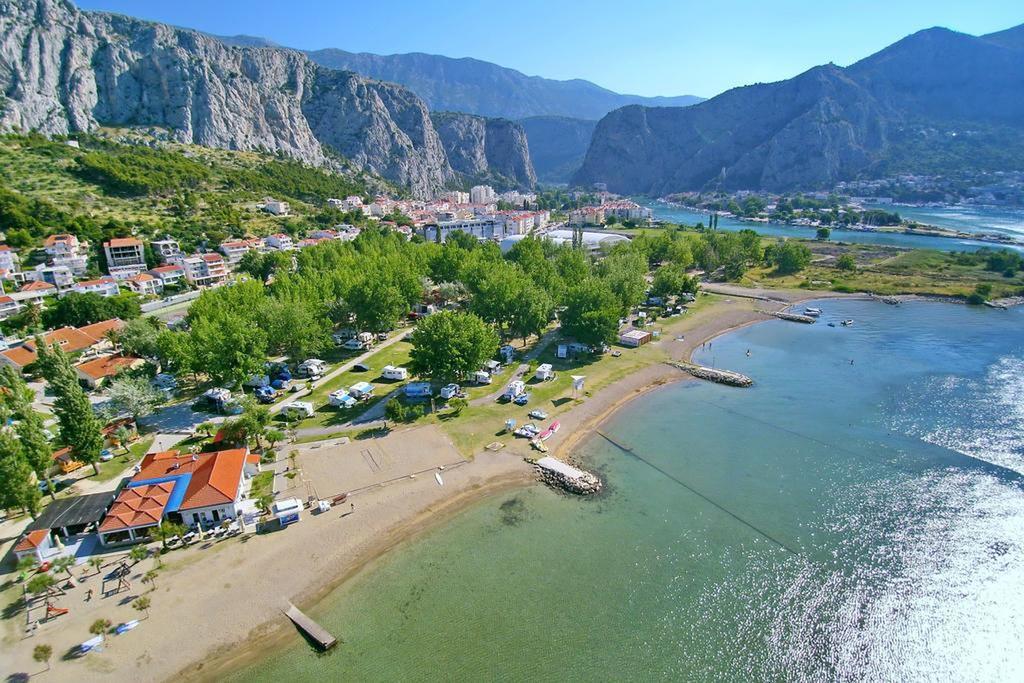 Lct Apartment Laura Omiš Exteriör bild